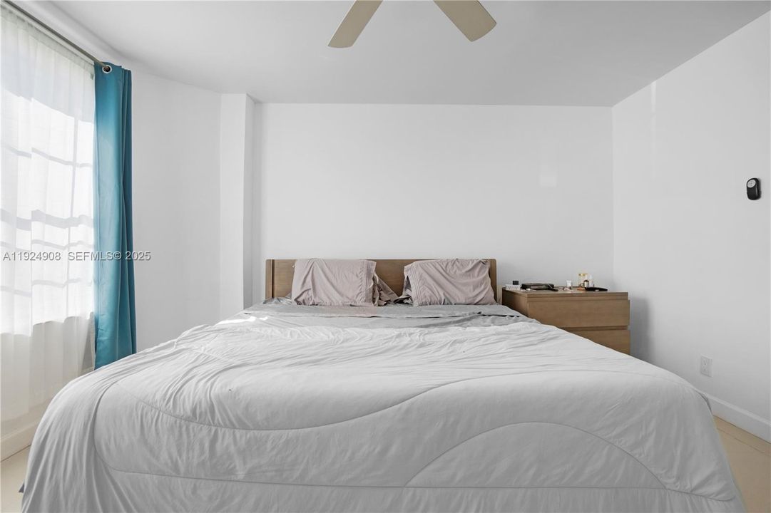 For Rent: $2,500 (3 beds, 2 baths, 1305 Square Feet)