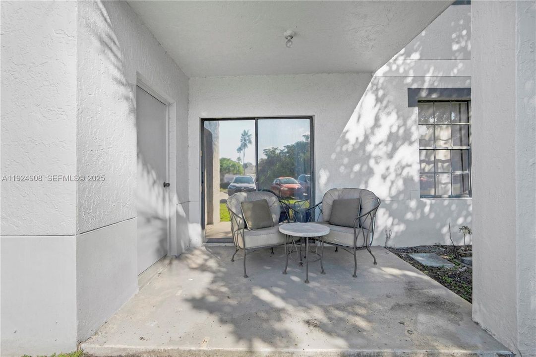 For Rent: $2,500 (3 beds, 2 baths, 1305 Square Feet)