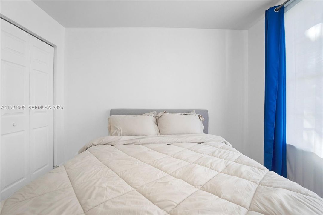 For Rent: $2,500 (3 beds, 2 baths, 1305 Square Feet)