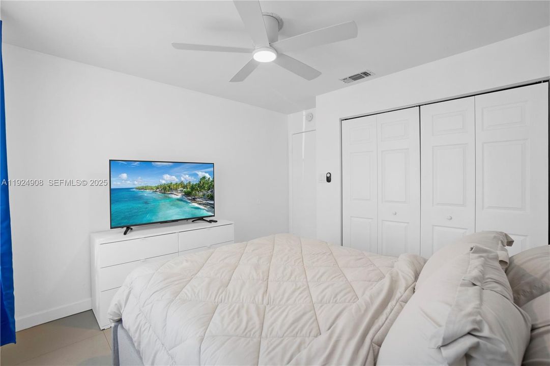 For Rent: $2,500 (3 beds, 2 baths, 1305 Square Feet)