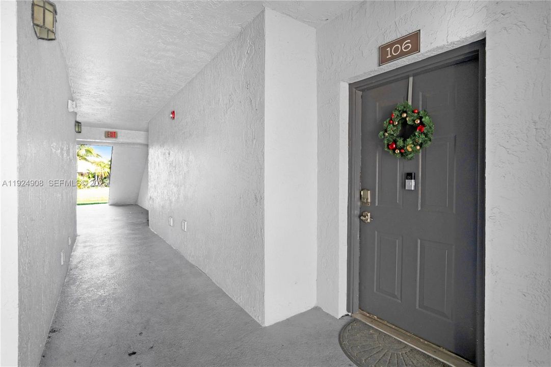 For Rent: $2,500 (3 beds, 2 baths, 1305 Square Feet)