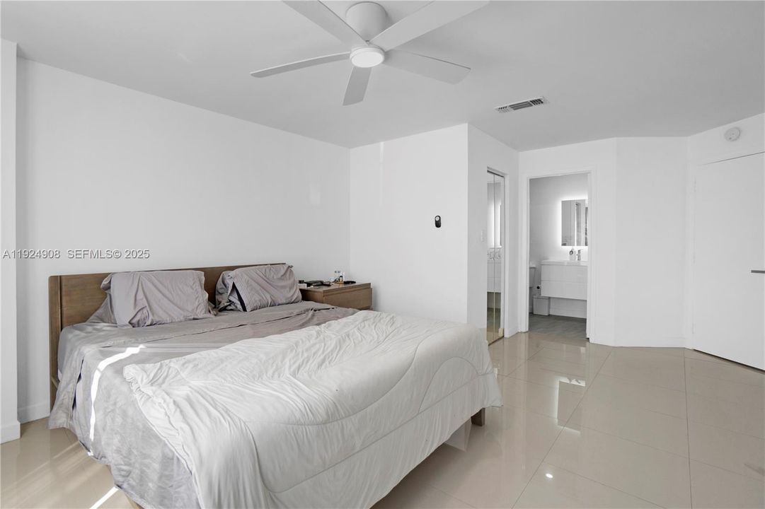 For Rent: $2,500 (3 beds, 2 baths, 1305 Square Feet)