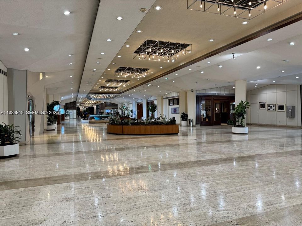 For Rent: $2,300 (0 beds, 1 baths, 580 Square Feet)