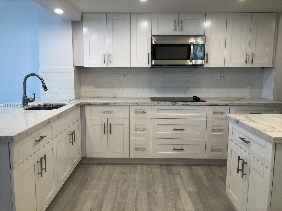 For Rent: $2,300 (0 beds, 1 baths, 580 Square Feet)