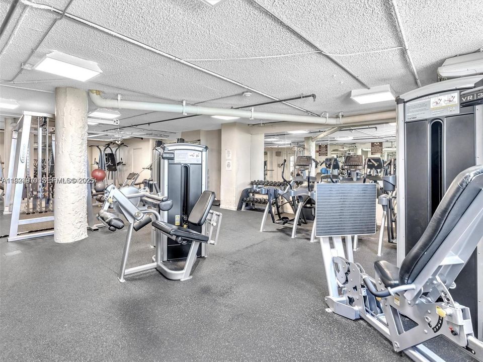 For Rent: $2,300 (0 beds, 1 baths, 580 Square Feet)