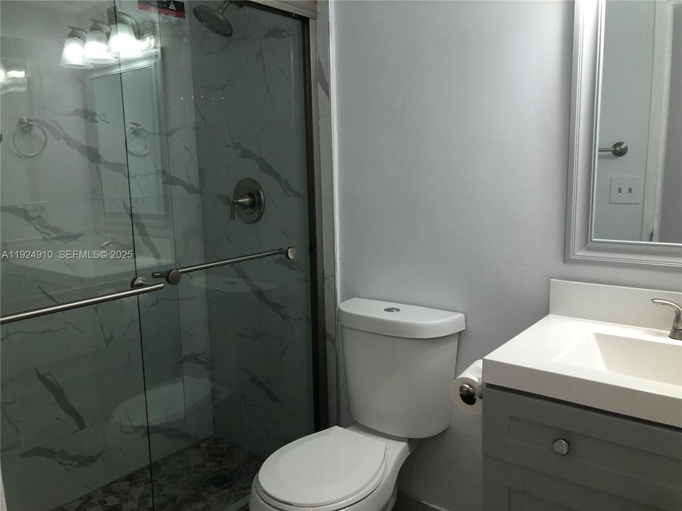 For Rent: $2,300 (0 beds, 1 baths, 580 Square Feet)