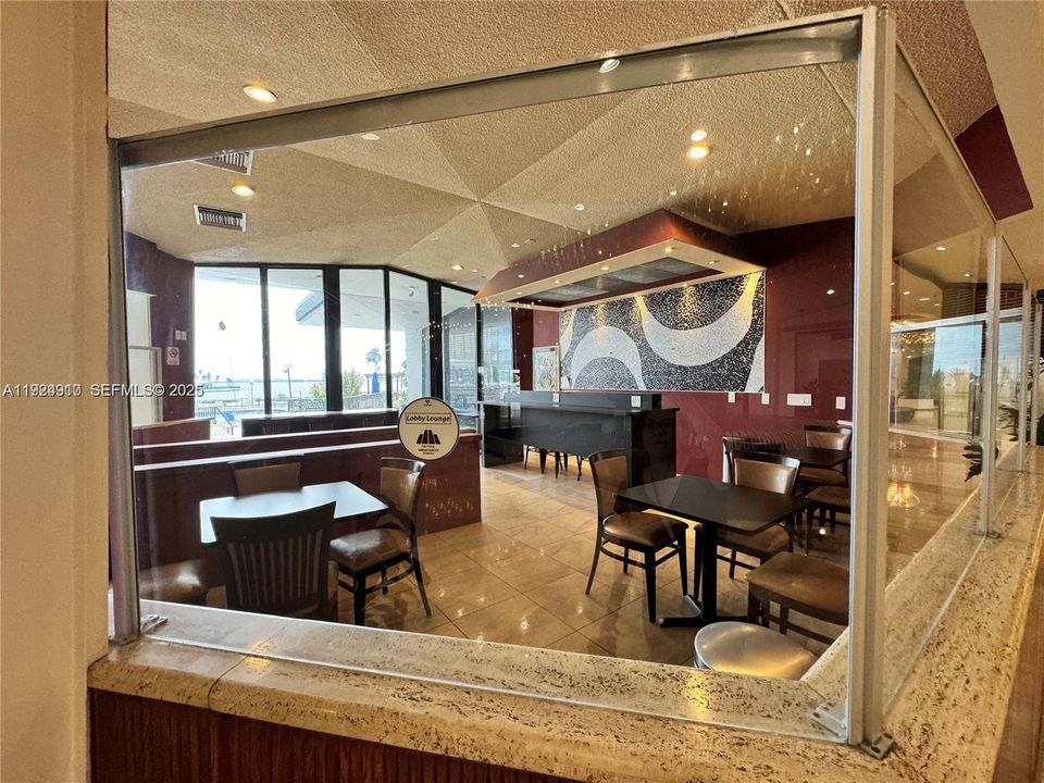 For Rent: $2,300 (0 beds, 1 baths, 580 Square Feet)