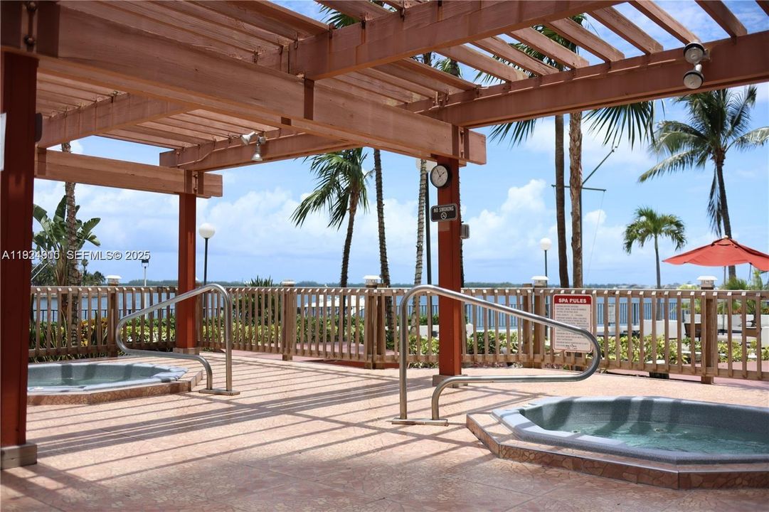 For Rent: $2,300 (0 beds, 1 baths, 580 Square Feet)