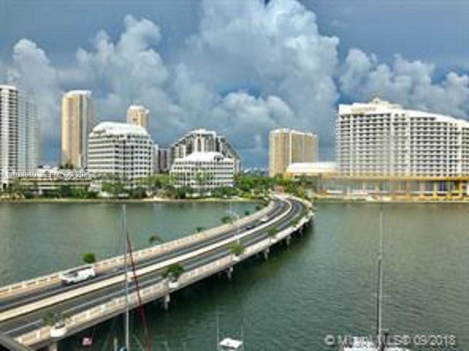 For Rent: $2,300 (0 beds, 1 baths, 580 Square Feet)