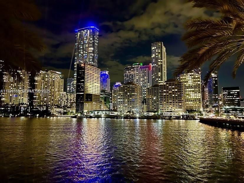 For Rent: $2,300 (0 beds, 1 baths, 580 Square Feet)