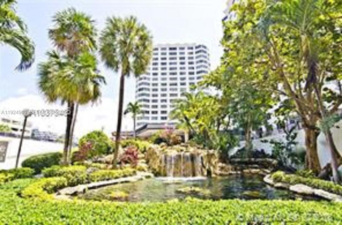 For Rent: $2,300 (0 beds, 1 baths, 580 Square Feet)