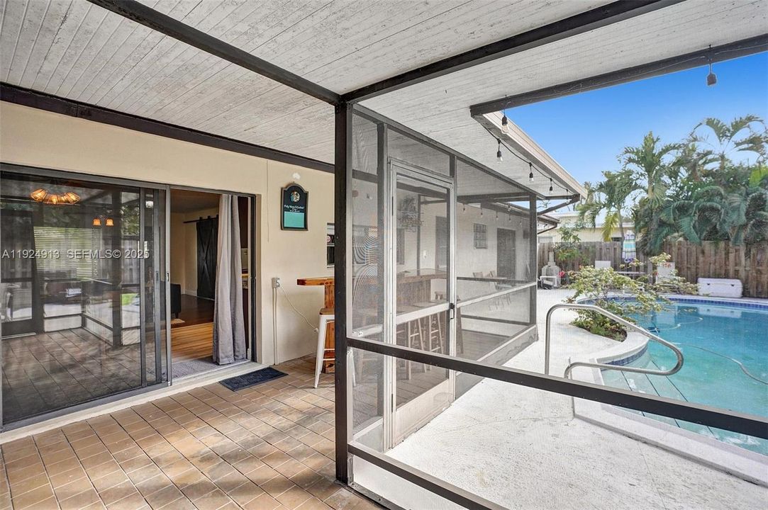 Screened in patio and bar.