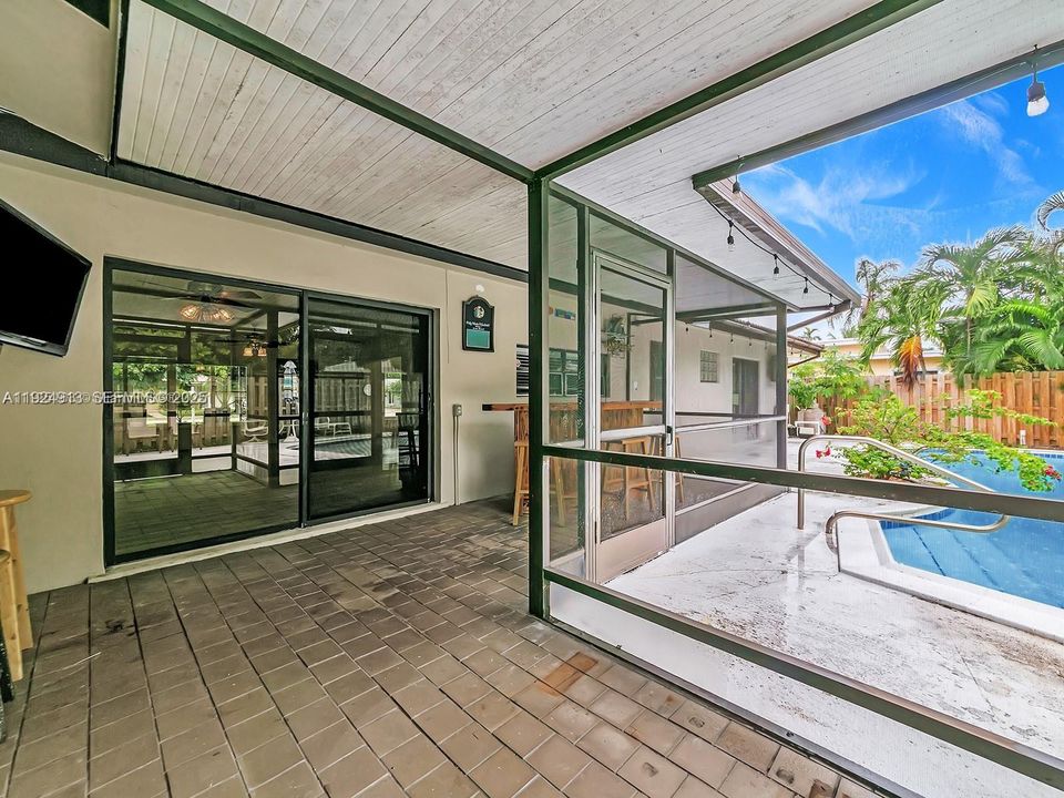 Screened in patio and bar.