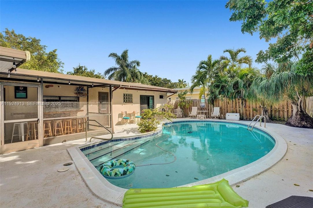 For Rent: $5,000 (4 beds, 3 baths, 1800 Square Feet)