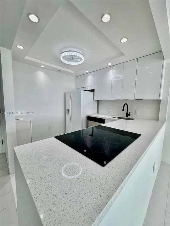 For Sale: $298,000 (1 beds, 1 baths, 755 Square Feet)