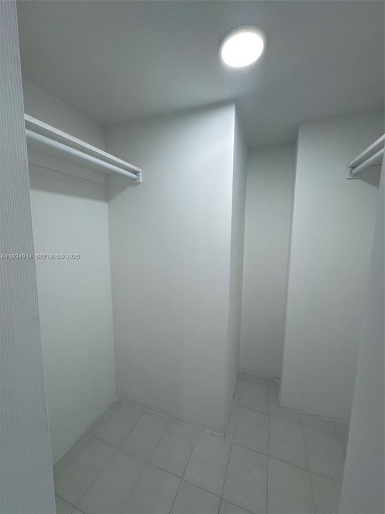 For Sale: $298,000 (1 beds, 1 baths, 755 Square Feet)