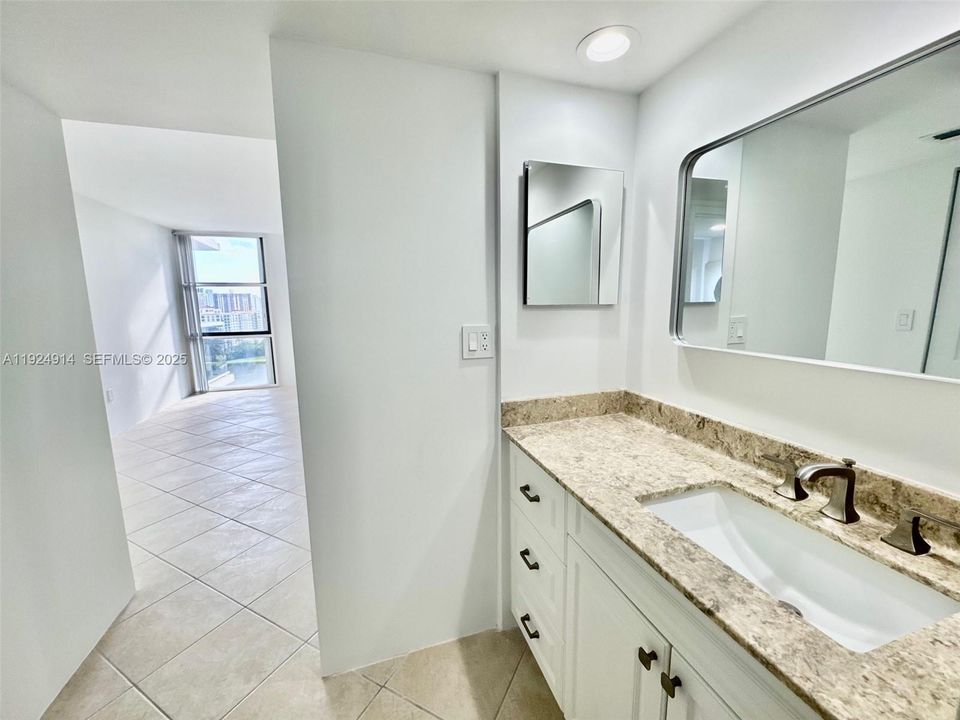 For Sale: $298,000 (1 beds, 1 baths, 755 Square Feet)