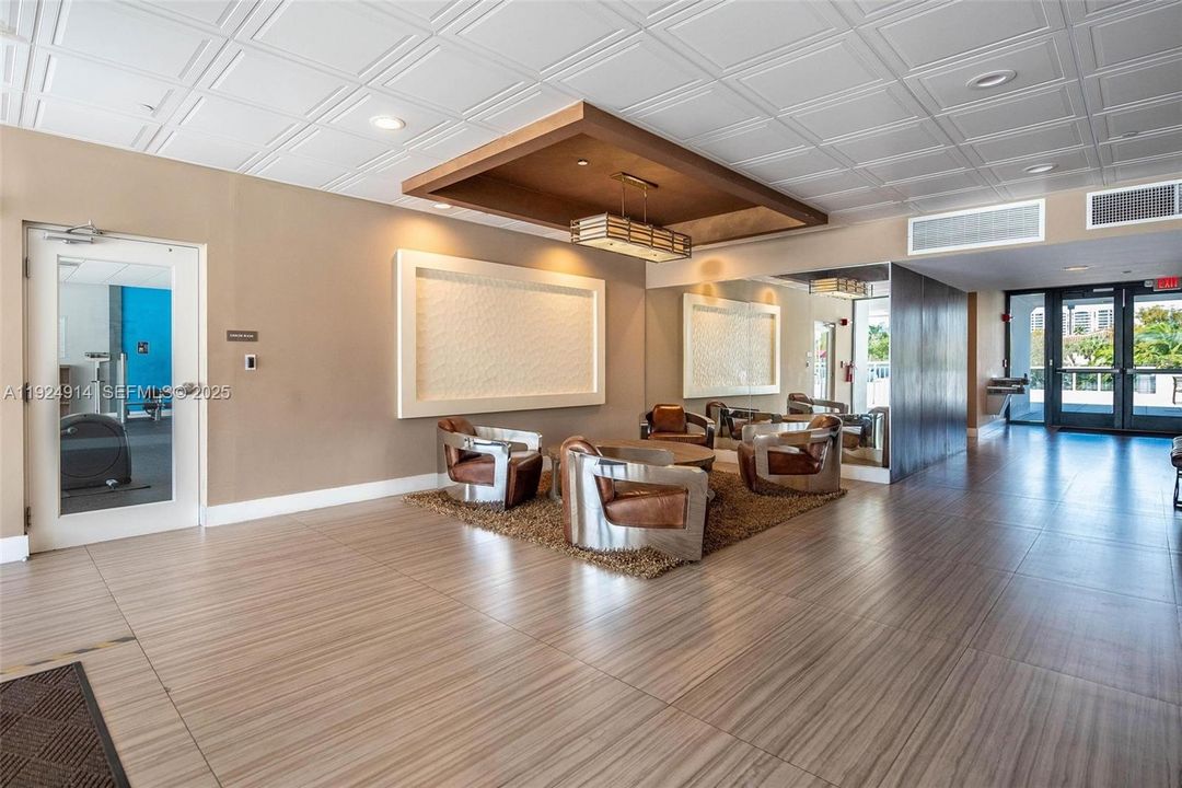 For Sale: $298,000 (1 beds, 1 baths, 755 Square Feet)