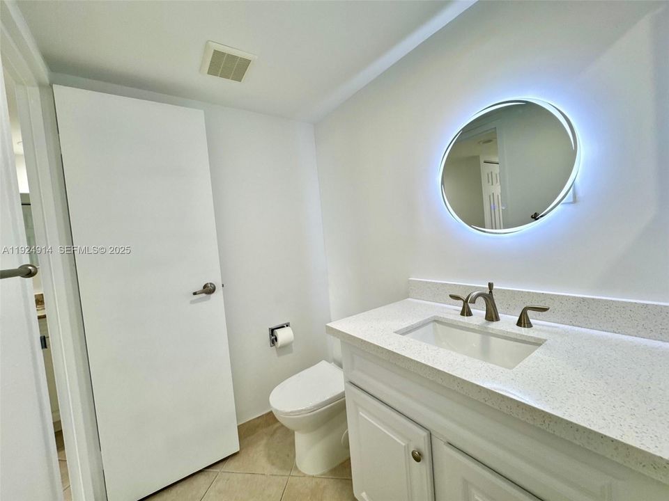 For Sale: $298,000 (1 beds, 1 baths, 755 Square Feet)