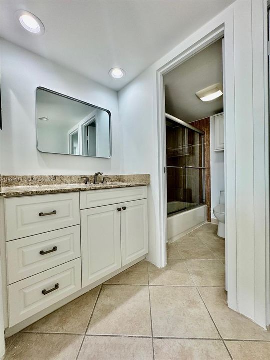 For Sale: $298,000 (1 beds, 1 baths, 755 Square Feet)