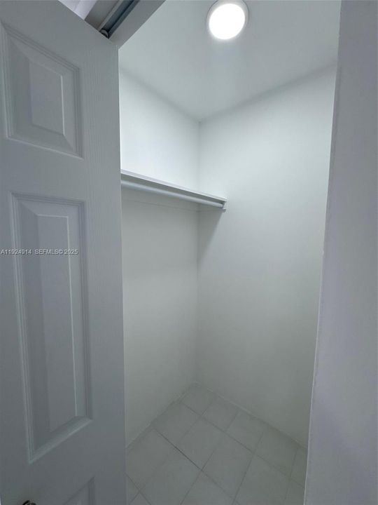 For Sale: $298,000 (1 beds, 1 baths, 755 Square Feet)