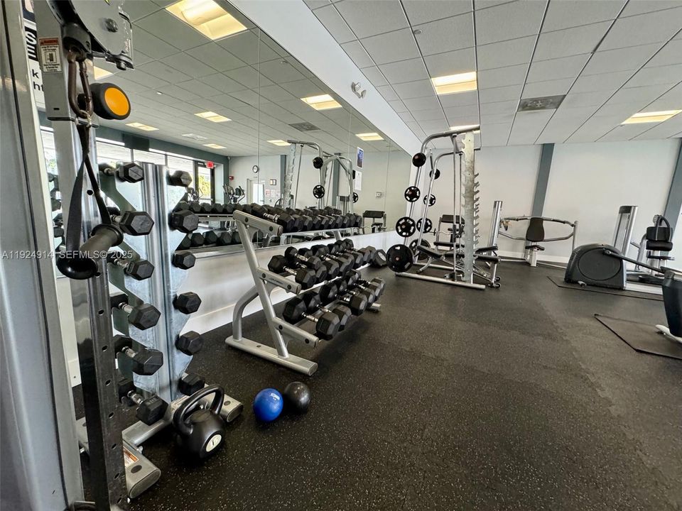 For Sale: $298,000 (1 beds, 1 baths, 755 Square Feet)