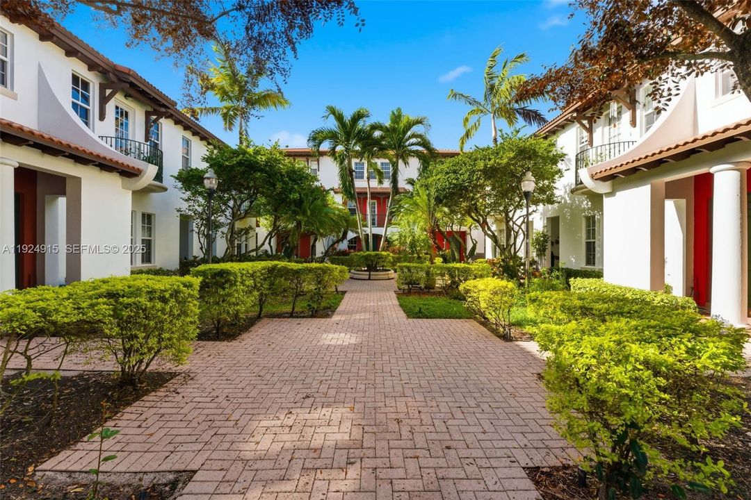 For Sale: $481,500 (2 beds, 2 baths, 1744 Square Feet)