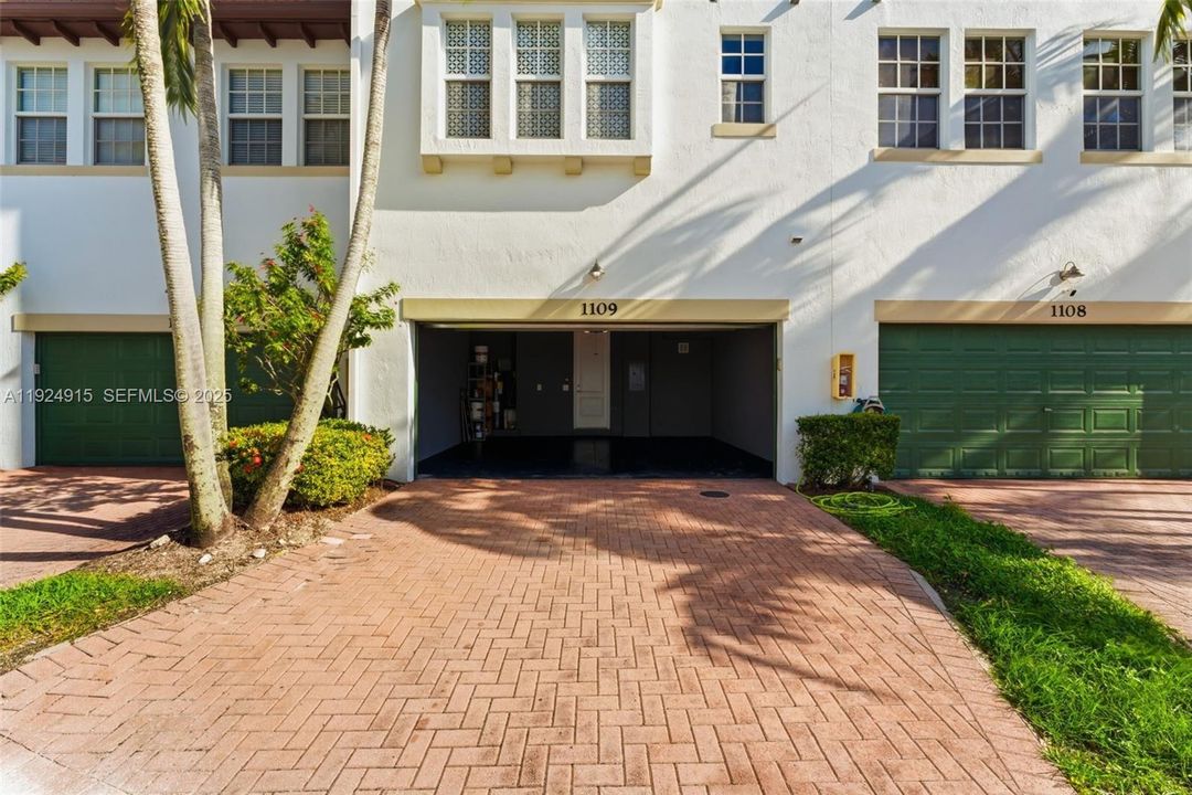 For Sale: $481,500 (2 beds, 2 baths, 1744 Square Feet)