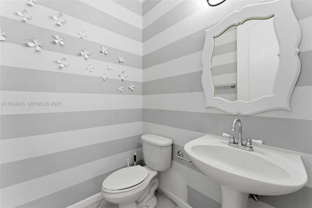 For Sale: $481,500 (2 beds, 2 baths, 1744 Square Feet)