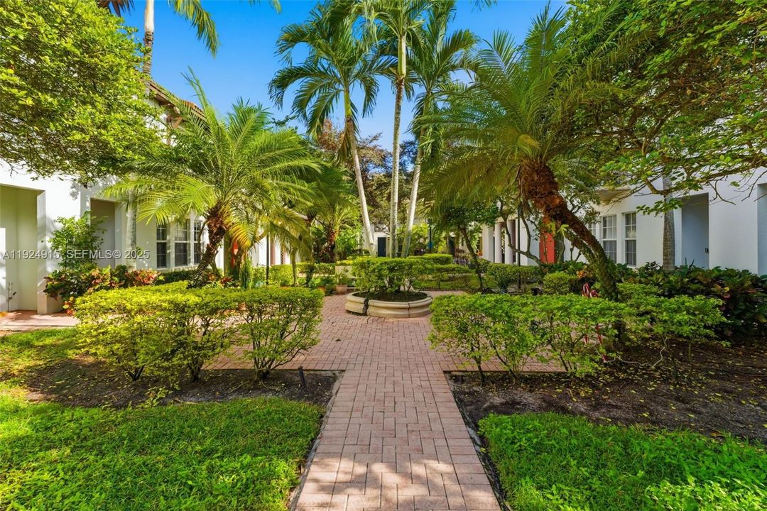 For Sale: $481,500 (2 beds, 2 baths, 1744 Square Feet)