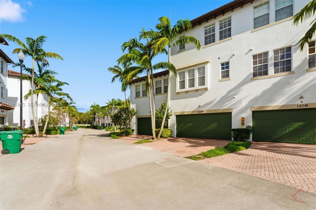 For Sale: $481,500 (2 beds, 2 baths, 1744 Square Feet)