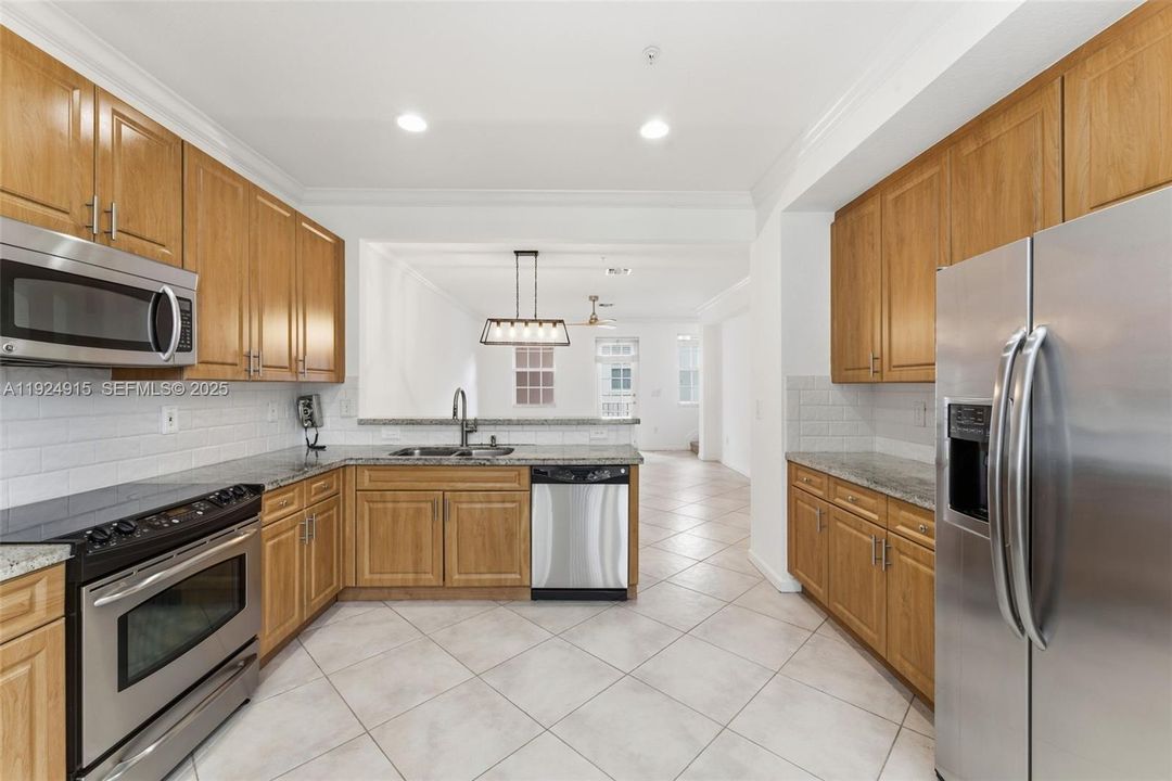 For Sale: $481,500 (2 beds, 2 baths, 1744 Square Feet)