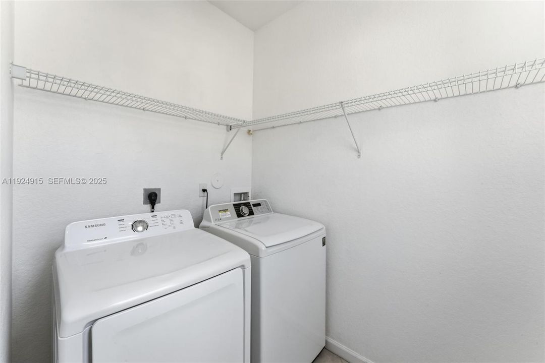 For Sale: $481,500 (2 beds, 2 baths, 1744 Square Feet)