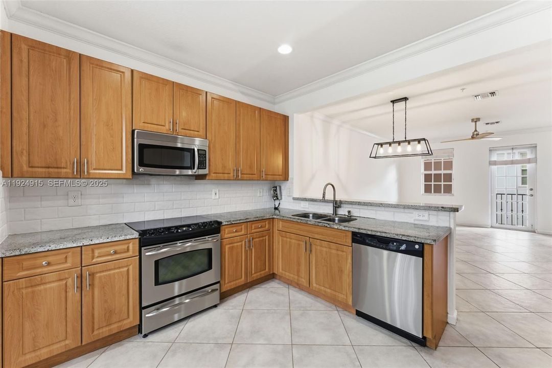 For Sale: $481,500 (2 beds, 2 baths, 1744 Square Feet)