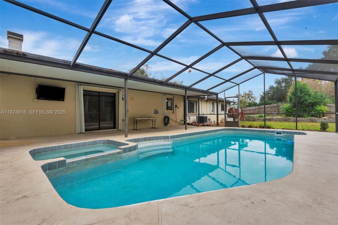 For Rent: $2,400 (3 beds, 2 baths, 1418 Square Feet)