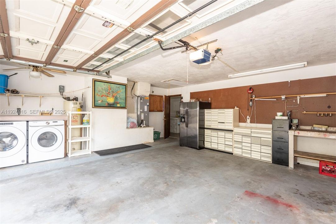 For Rent: $2,400 (3 beds, 2 baths, 1418 Square Feet)