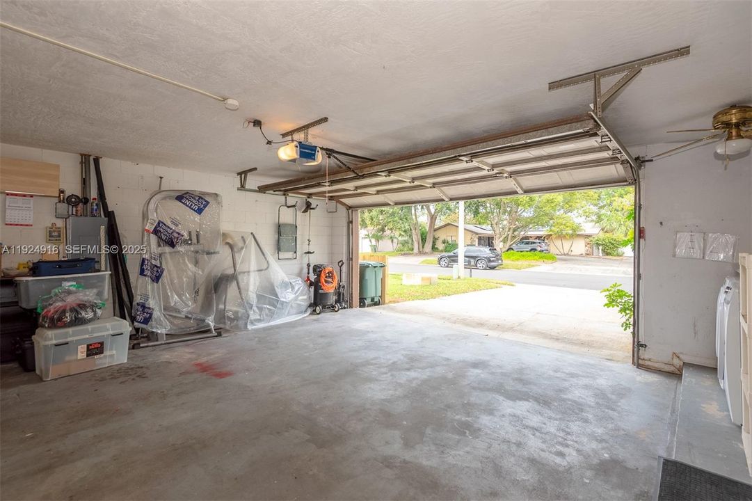 For Rent: $2,400 (3 beds, 2 baths, 1418 Square Feet)