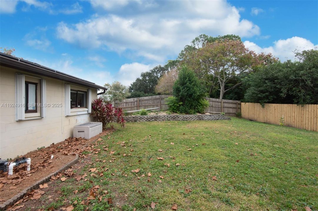 For Rent: $2,400 (3 beds, 2 baths, 1418 Square Feet)