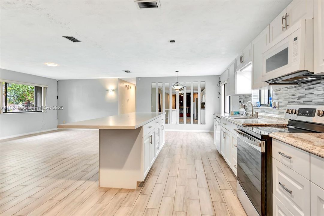 For Rent: $2,400 (3 beds, 2 baths, 1418 Square Feet)