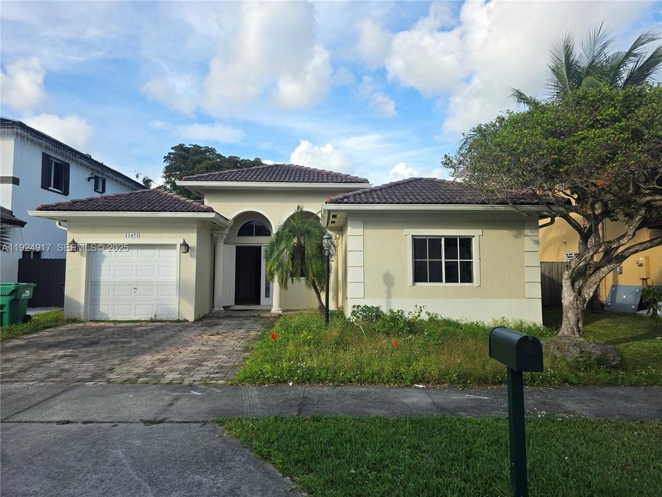 В аренду: $2,850 (4 спален, 2 ванн, 1793 Квадратных фут)