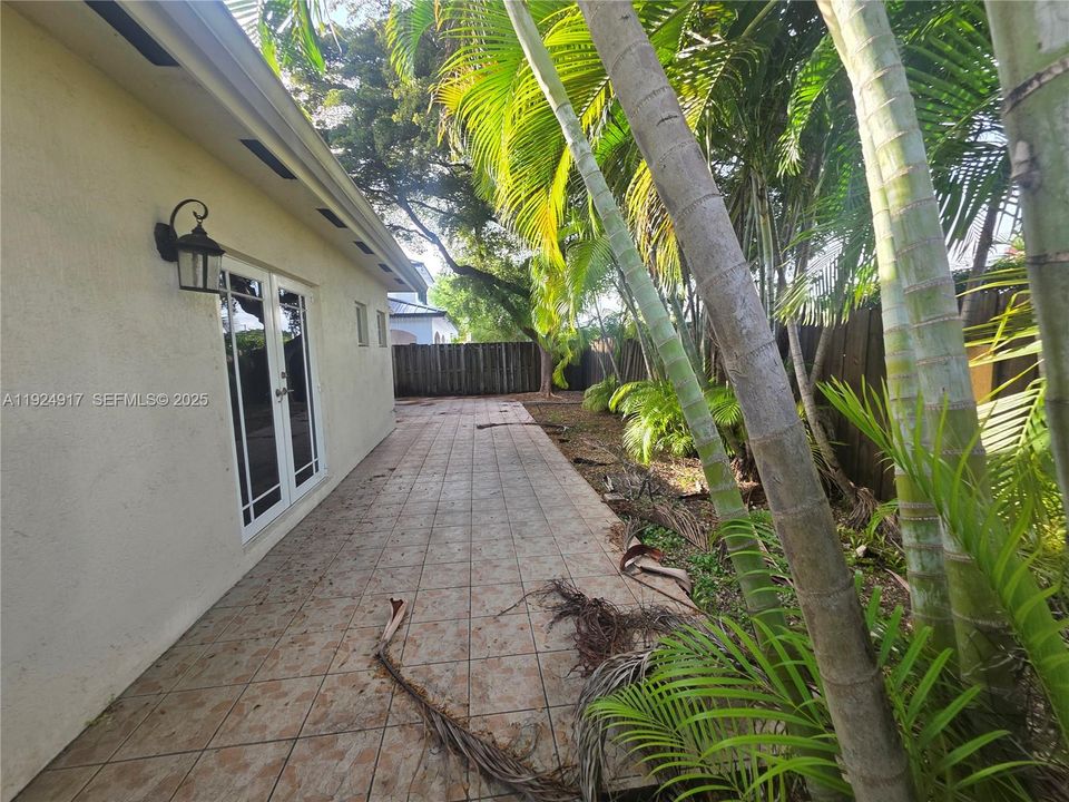 В аренду: $2,850 (4 спален, 2 ванн, 1793 Квадратных фут)