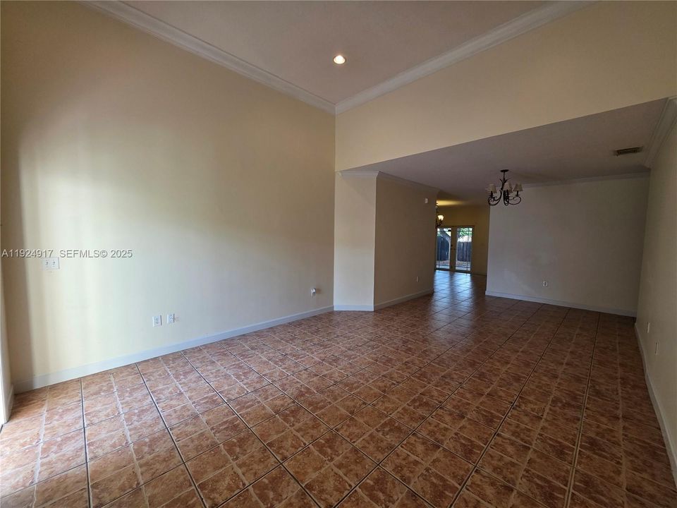 В аренду: $2,850 (4 спален, 2 ванн, 1793 Квадратных фут)