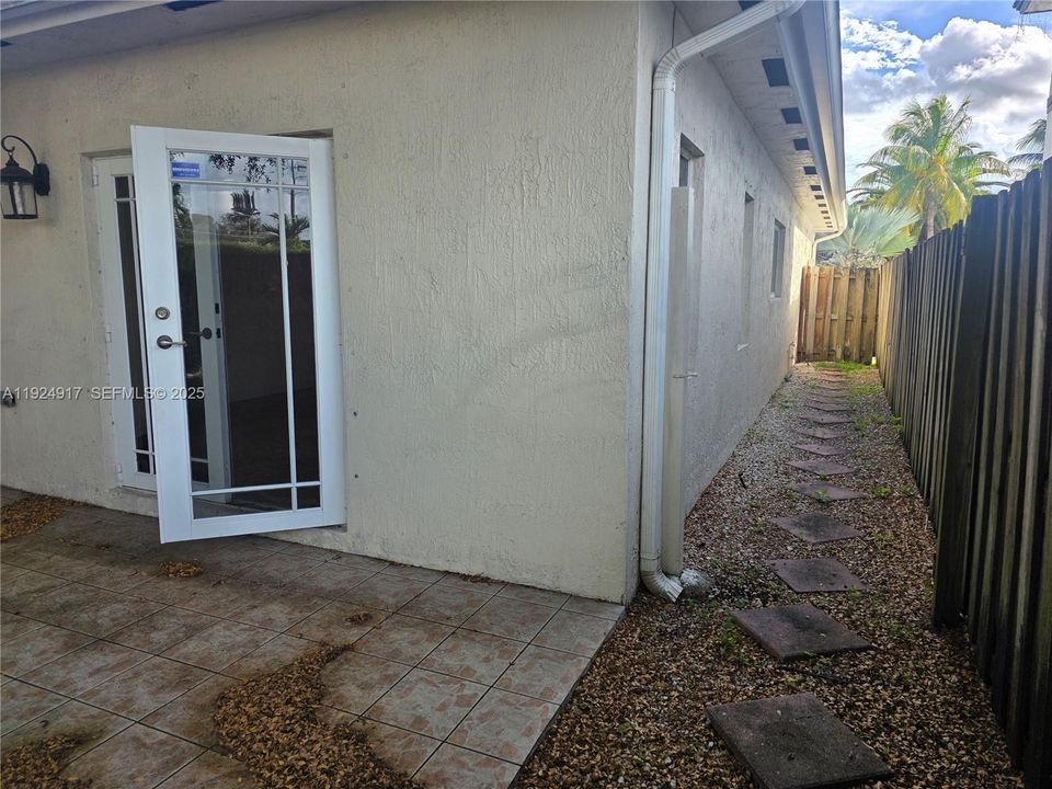 В аренду: $2,850 (4 спален, 2 ванн, 1793 Квадратных фут)