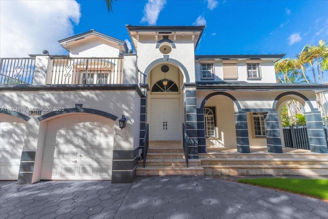 For Sale: $1,250,000 (4 beds, 3 baths, 2609 Square Feet)