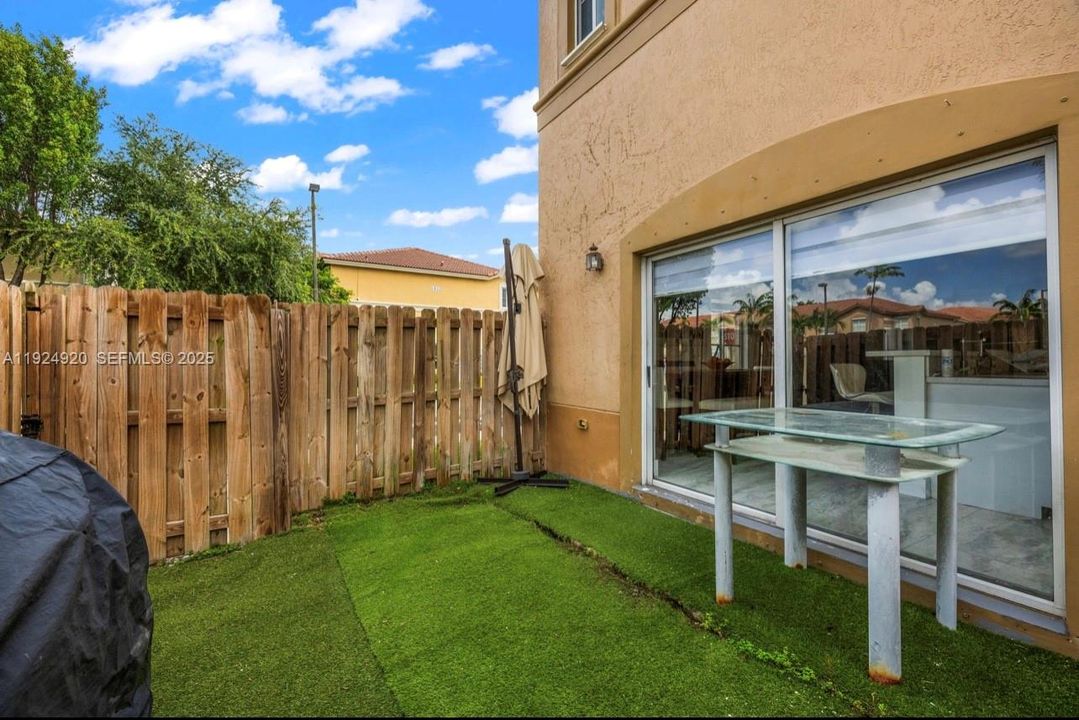 На продажу: $559,000 (3 спален, 3 ванн, 1507 Квадратных фут)