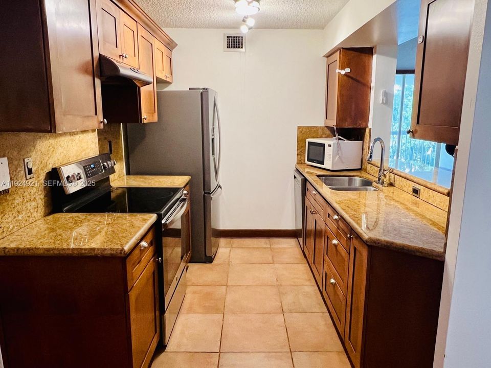 For Rent: $2,550 (2 beds, 2 baths, 1128 Square Feet)