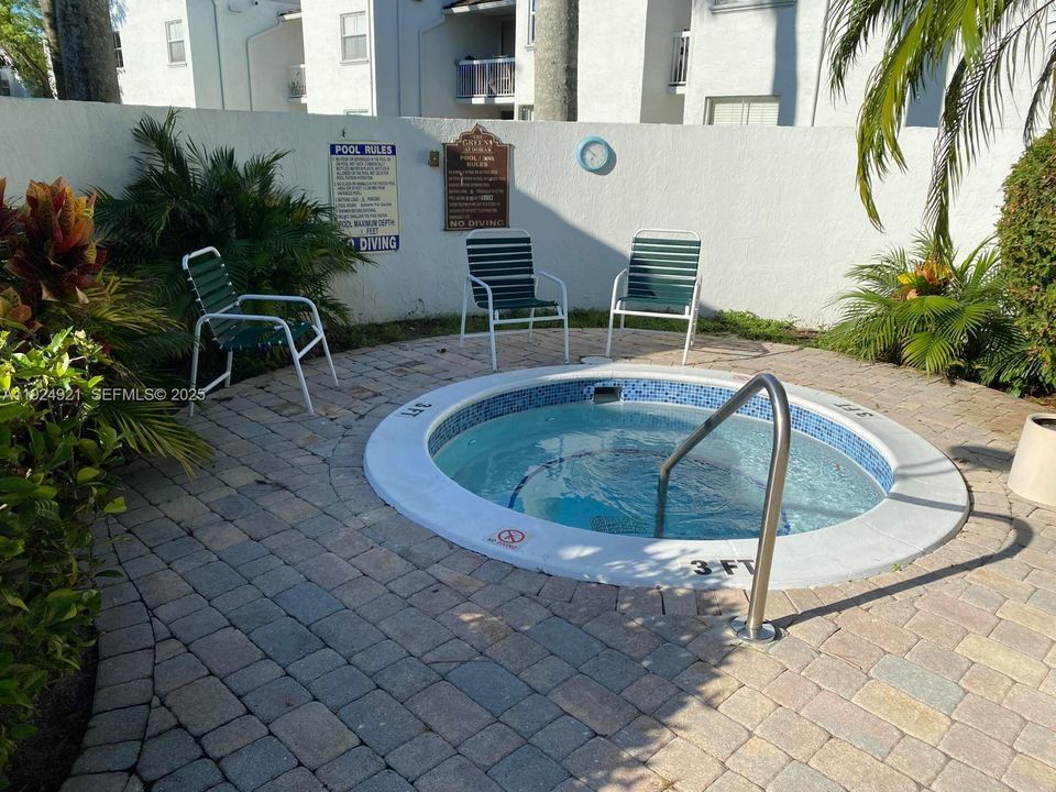 For Rent: $2,550 (2 beds, 2 baths, 1128 Square Feet)