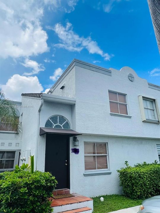 For Rent: $2,550 (2 beds, 2 baths, 1128 Square Feet)