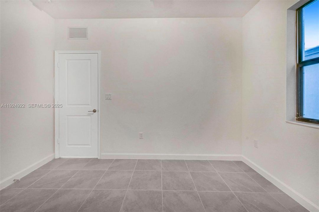 For Rent: $3,600 (4 beds, 2 baths, 1833 Square Feet)