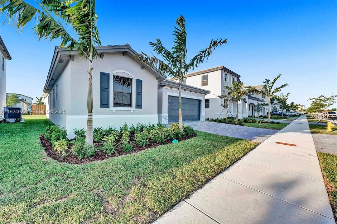 For Rent: $3,600 (4 beds, 2 baths, 1833 Square Feet)